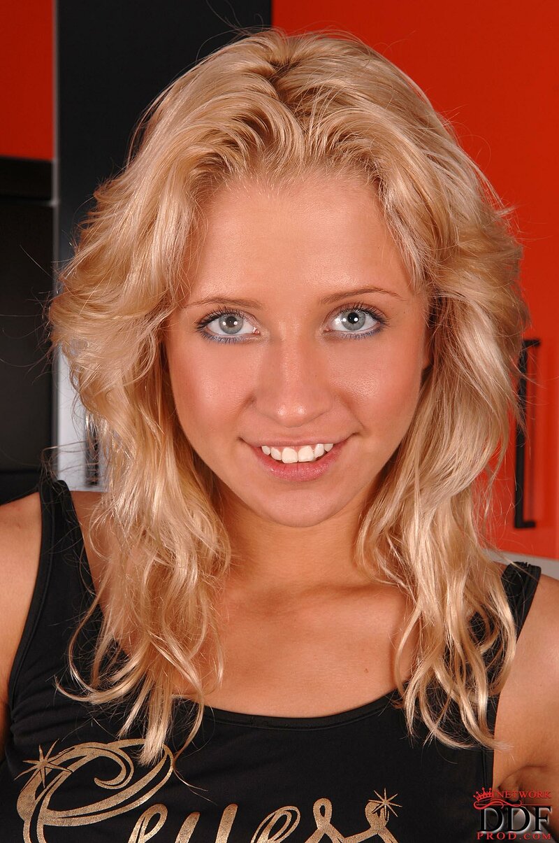 Галина, 23 года, 2 размер груди